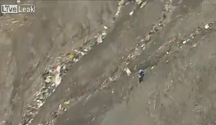 Trudno dotrzeć ratownikom do rozbitego&nbsp;samolotu