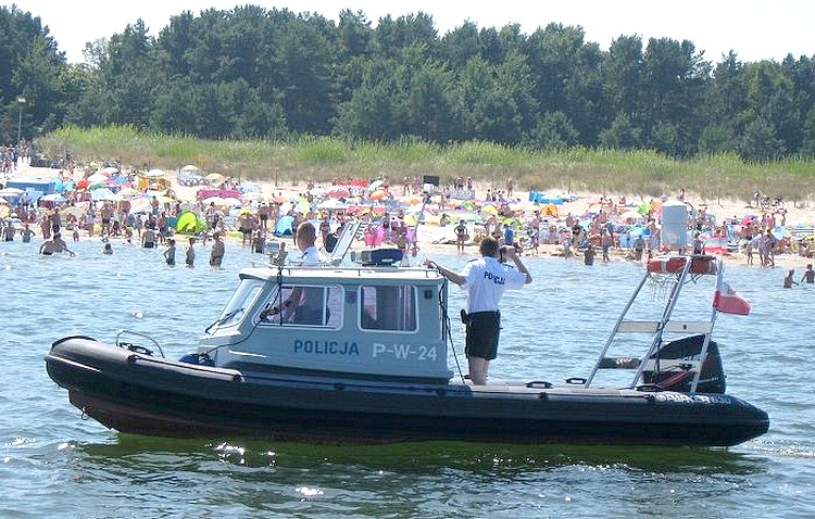 Policja dba o bezpieczeństwo nad&nbsp;wodą