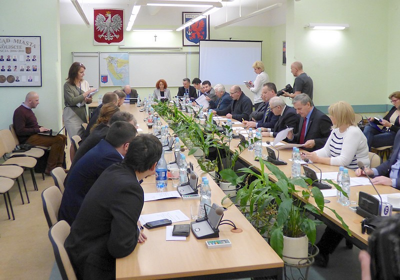 Agatowska jednak odwołana. SLD w&nbsp;opozycji.