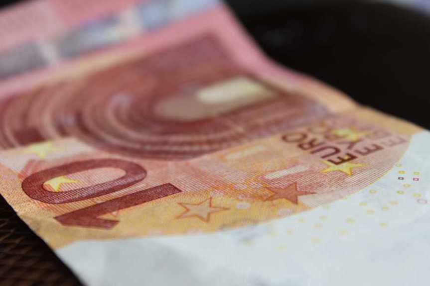 Polacy jednak wolą&nbsp;złotówkę